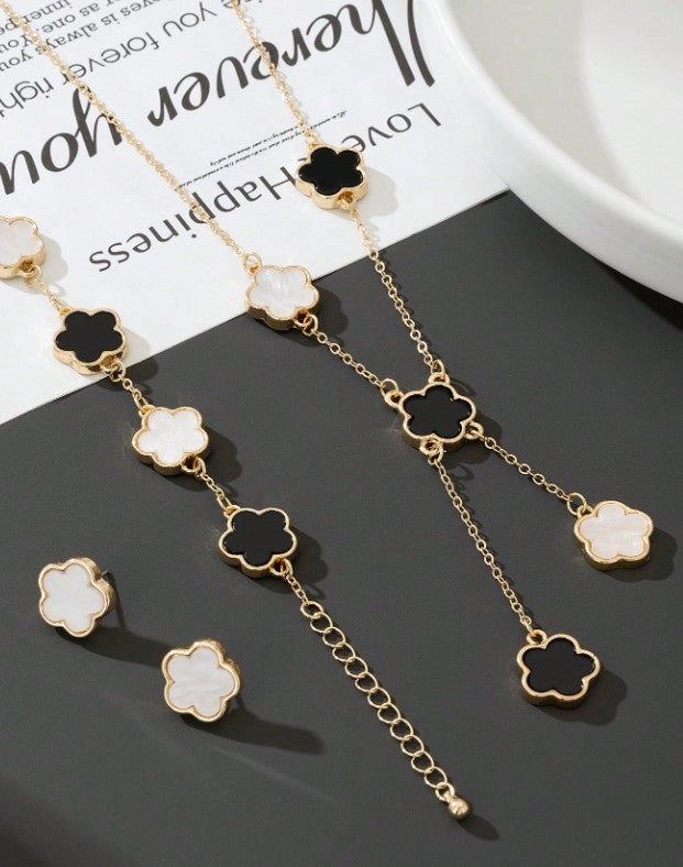 Conjunto de collar con colgante de trébol