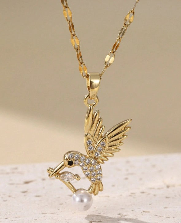 Collar "Colibrí con Perla" en Acero Inoxidable y Cristales