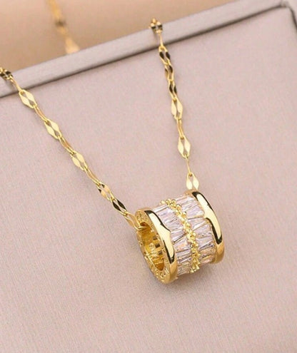 Collar con dije geométrico de forma cilíndrica