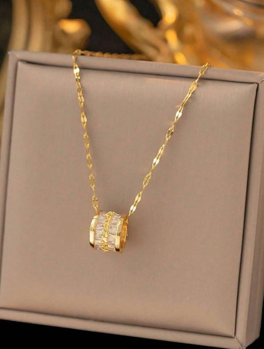 Collar con dije geométrico de forma cilíndrica